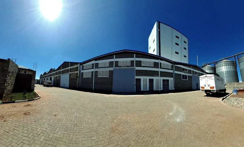 Distribution center with sorting systems